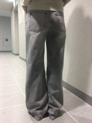 Grey mid-low rise wide-wash denim