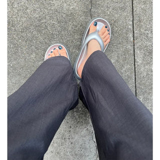 Voluminous thong sandals