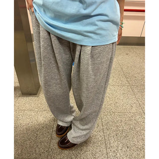 Wide sweatpants