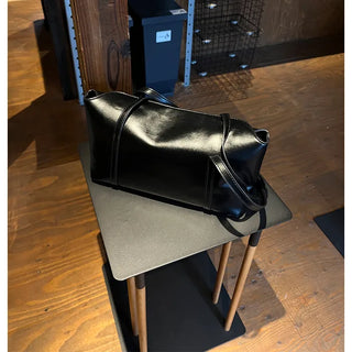 Slide pocket shoulder bag
