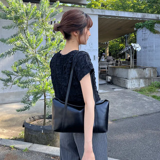 Slide pocket shoulder bag