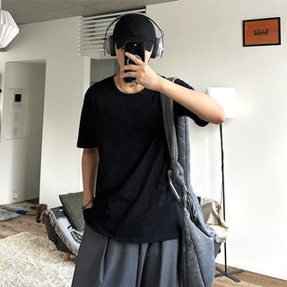 Simple U-neck T-shirt