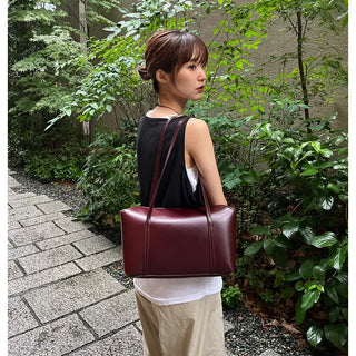 Slide pocket shoulder bag