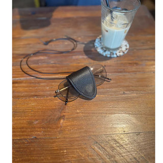 Triangle Glasses Holder