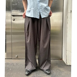 Double-pleated wide-leg slacks
