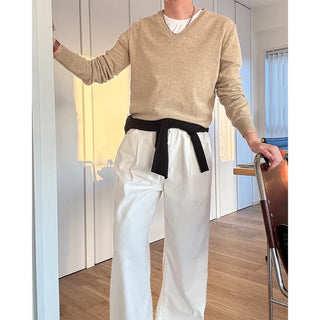 Simple V-neck knit