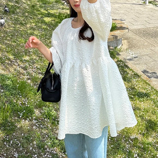 Voluminous feminine tunic