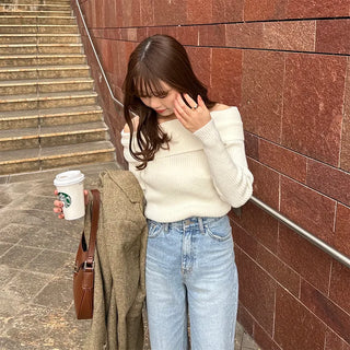 Off-shoulder knit