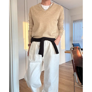 Simple V-neck knit