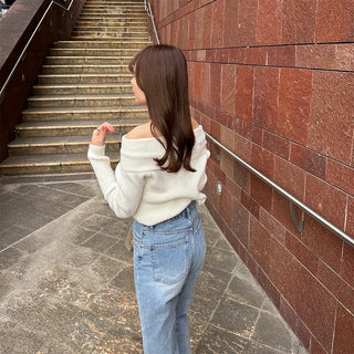 Off-shoulder knit