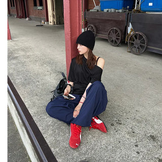 Loose off-shoulder T-shirt
