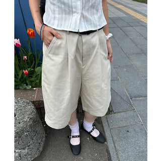 Bermuda shorts with one pleat