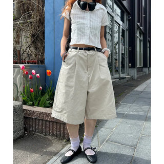 Bermuda shorts with one pleat