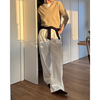 Simple V-neck knit