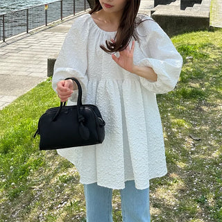 Voluminous feminine tunic