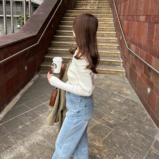 Off-shoulder knit