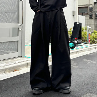 Voluminous wide slacks
