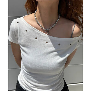 Bold pearl necklace
