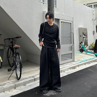 Voluminous wide slacks