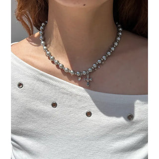 Bold pearl necklace