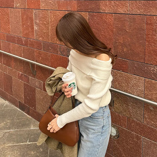 Off-shoulder knit