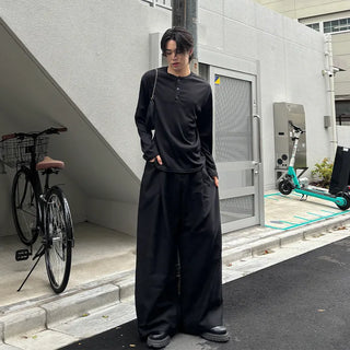 Voluminous wide slacks