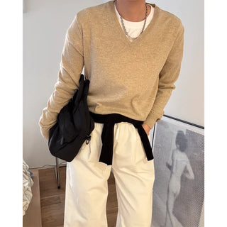 Simple V-neck knit