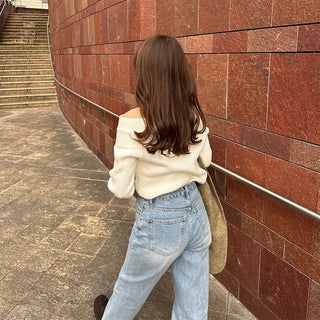 Off-shoulder knit