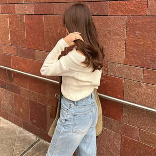 Off-shoulder knit