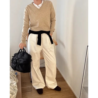 Simple V-neck knit