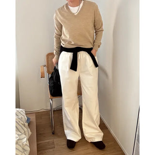 Simple V-neck knit