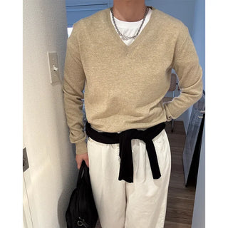 Simple V-neck knit
