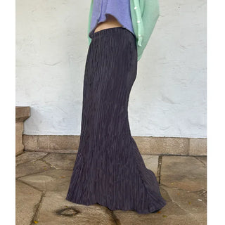 Pleated long skirt