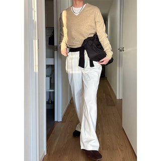 Simple V-neck knit
