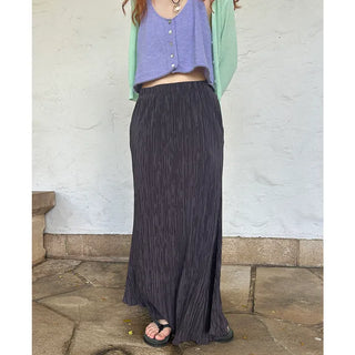 Pleated long skirt