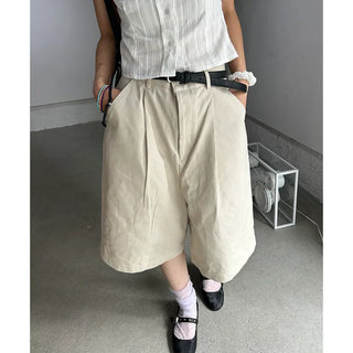 Bermuda shorts with one pleat