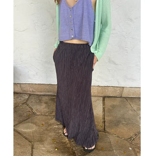 Pleated long skirt