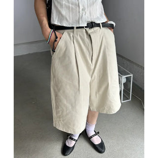 Bermuda shorts with one pleat