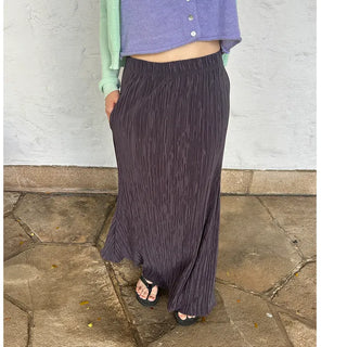 Pleated long skirt