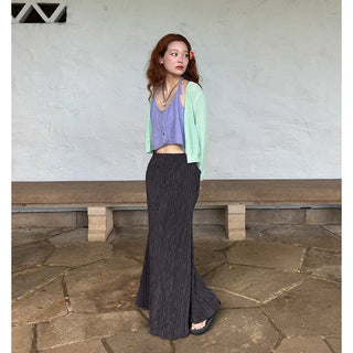 Pleated long skirt