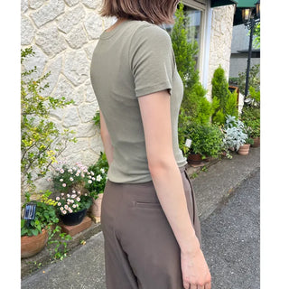 Round-cut cropped T-shirt