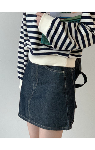 Low denim mini skirt