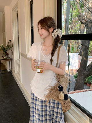 pure V-neck lace