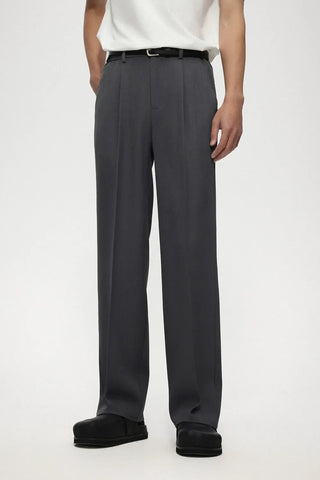 single pleated pants