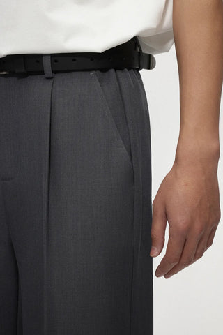 single pleated pants