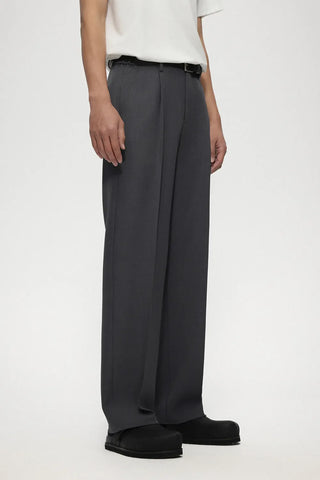 single pleated pants