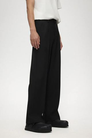 single pleated pants