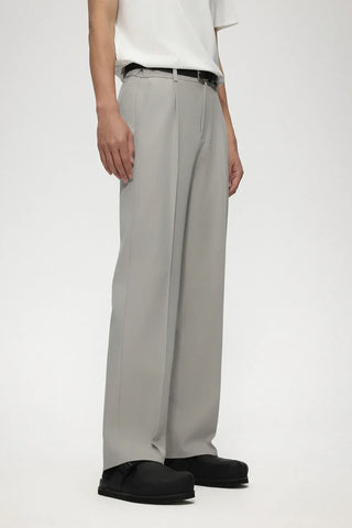 single pleated pants