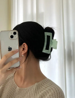 Type Milk Marble Large Claw Updo Hairpin