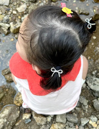 Set of mini elastic hair ties for children and girls.